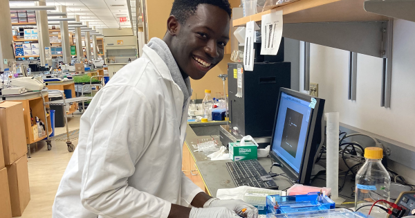 Reginald Kwarteng, C’25, Undergraduate Student Researcher in the Wagner Lab. Photo Credit: Wil Prall